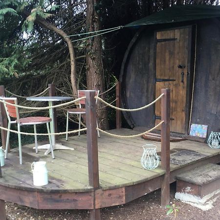 Charming 2-Bed Cabin In Domfront-En-Poiraie Perrou Kültér fotó
